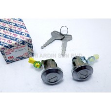 Mitsubishi Lancer 84-88 Door Lock with Key  | OE Part Number : MB364591 / MB364593